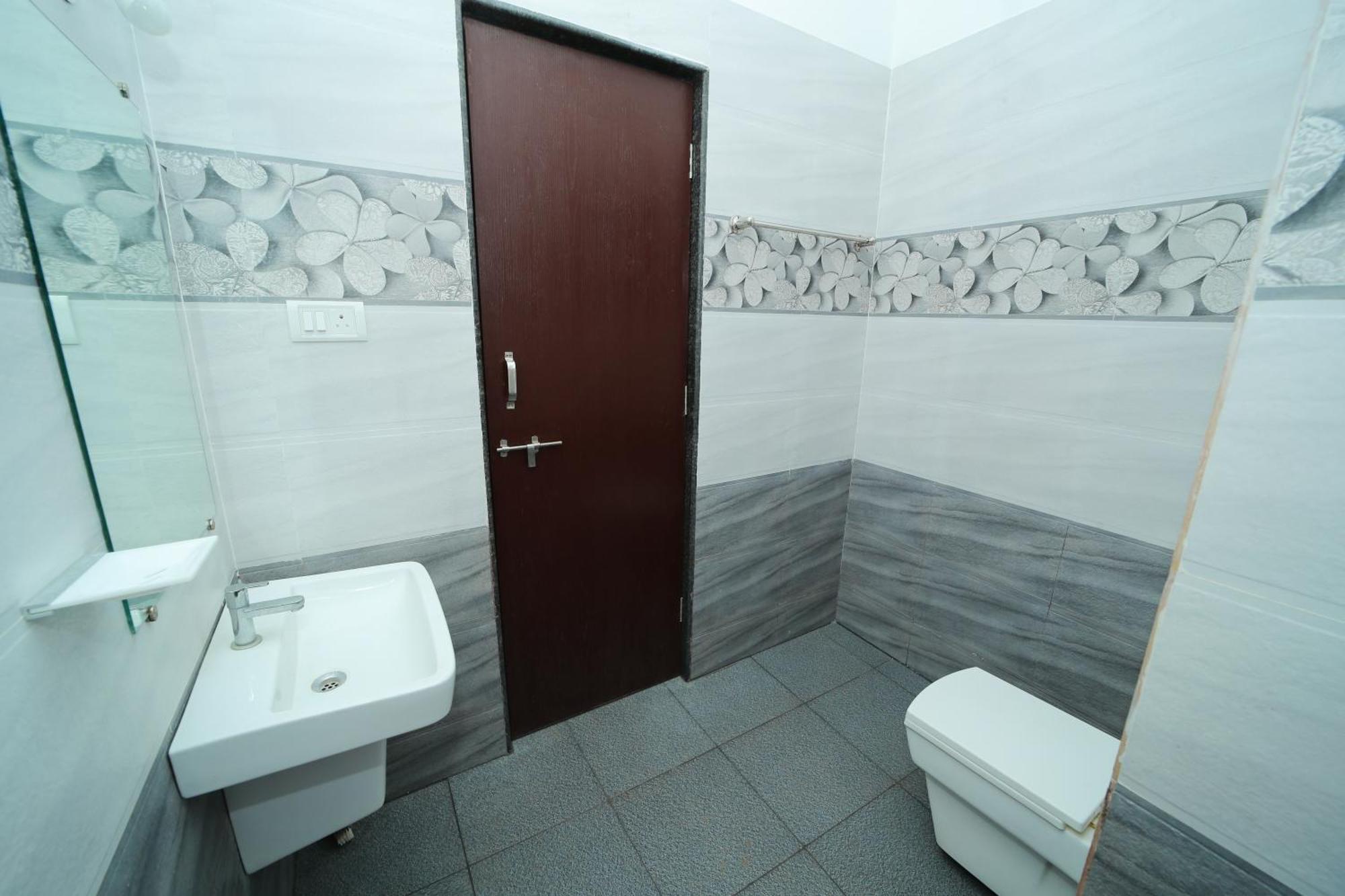 Hotel Radhma Residency Удипи Экстерьер фото